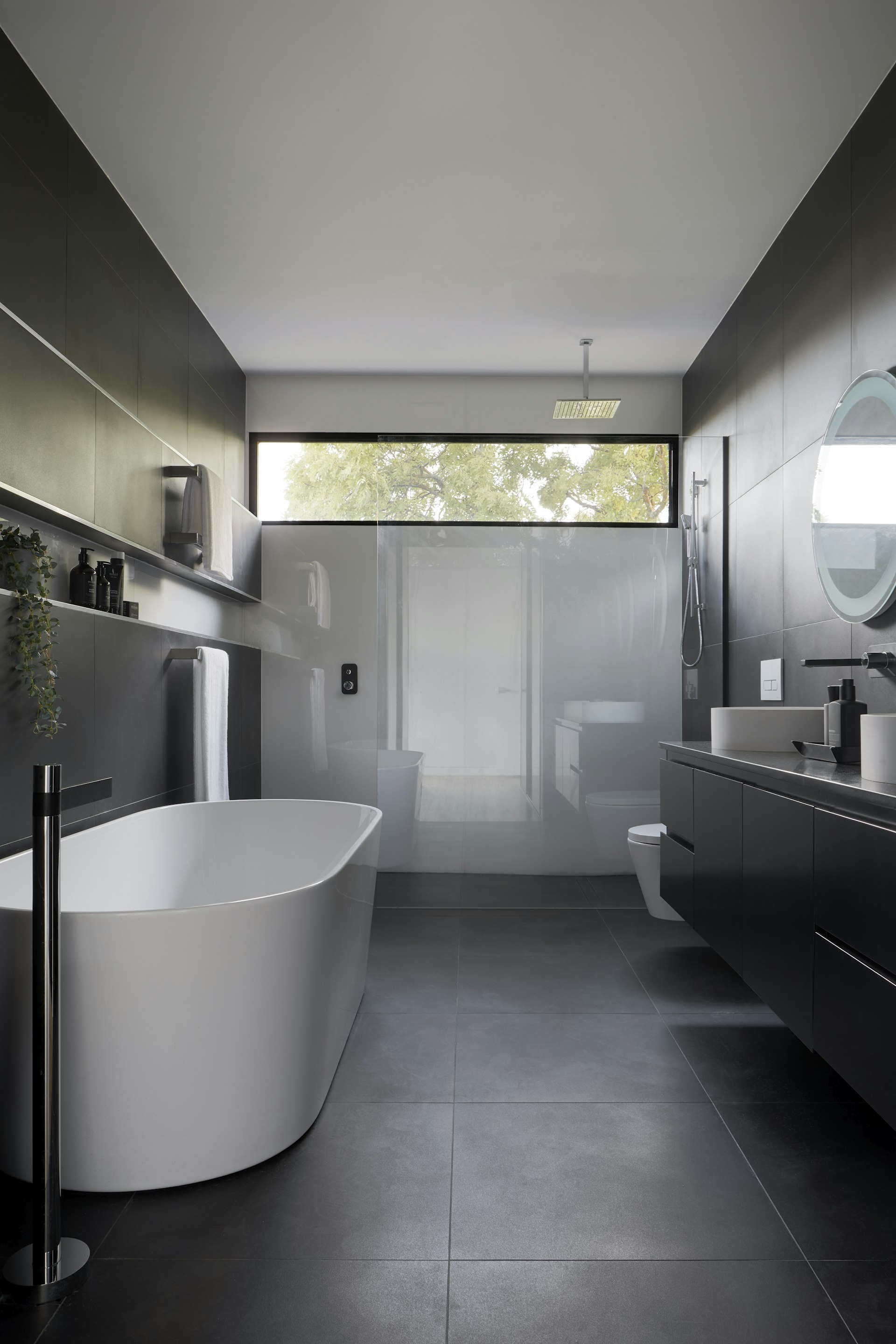 Salle de bain moderne rénovée par Vila-Nova